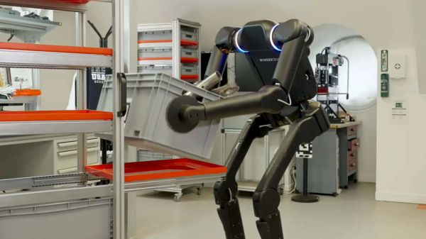 雷诺将部署 350 台无头人形机器人：每天能搬运数百次 40kg 重物不需休息