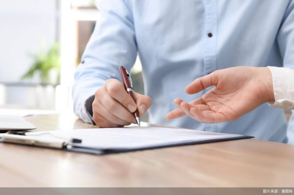 独居时代的“监护空白”谁来填补？全国政协委员鼓励保险等力量入场