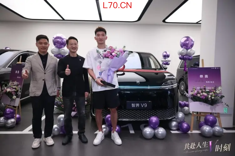 首批车主提车，智界V9车主的含金量诠释何为高端市场首选MPV