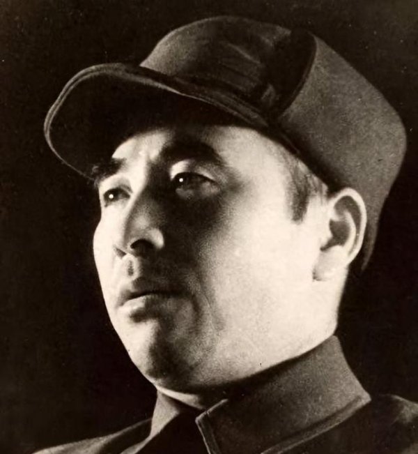 1949年仅为师长，六年后授衔却与老首长同获中将